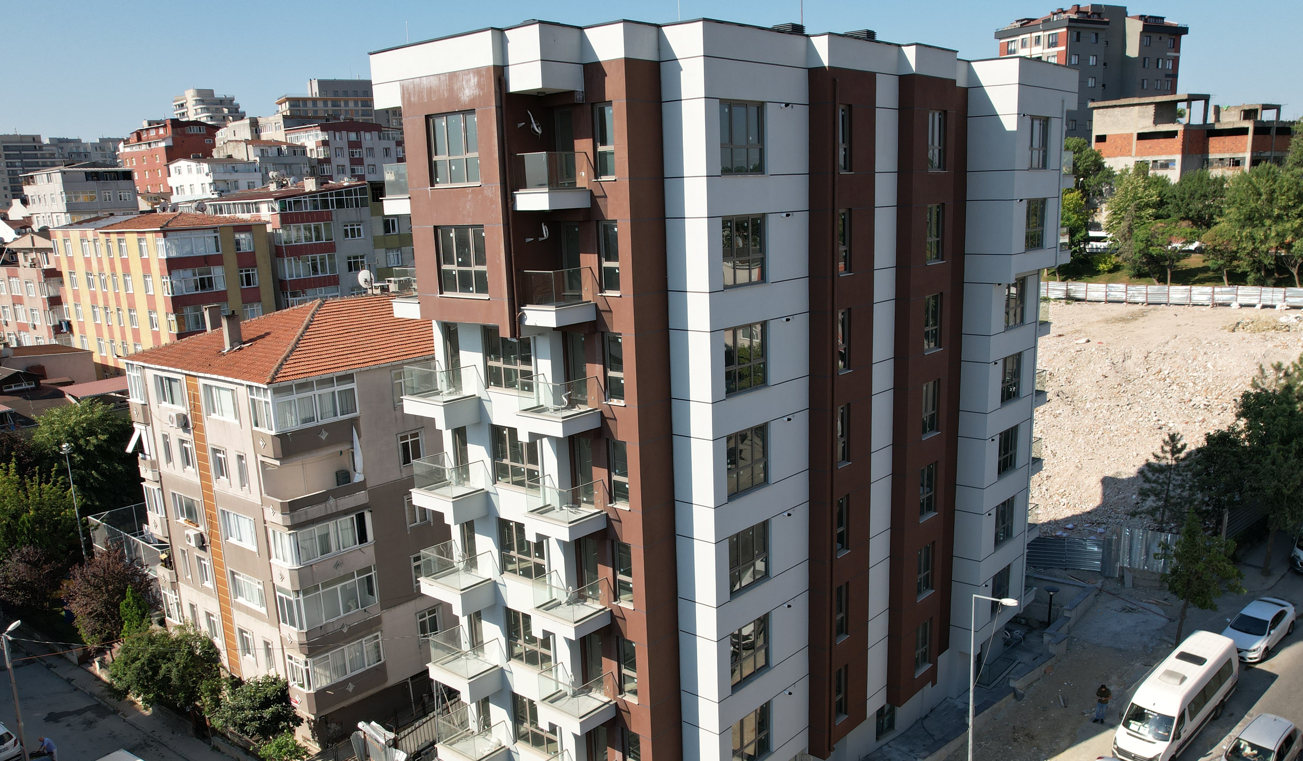 KÜÇÜKÇEKMECE'DEKİ ÖZFEZA SİTESİ E BLOK TAMAMLANDI, HAK SAHİPLERİNE TESLİMLER BAŞLADI - fotoğraf 1