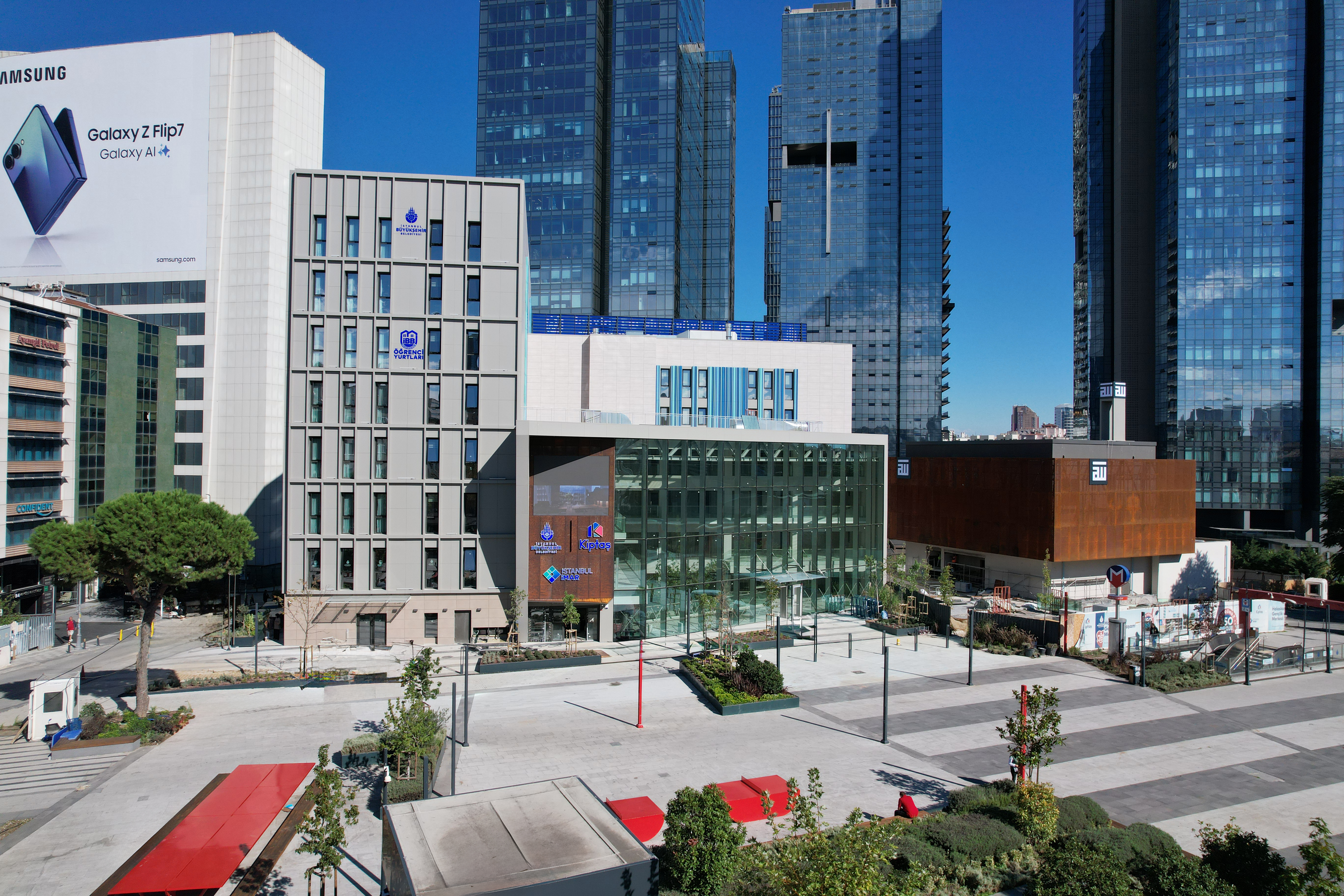 HALASKAR GENÇLİK VE YAŞAM MERKEZİ / YURT, KÜTÜPHANE VE İETT İSTASYONU