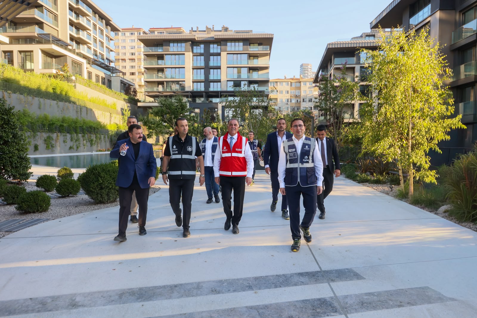 İBB BAŞKAN VEKİLİ NURİ ASLAN, İBB GENEL SEKRETERİ VOLKAN DEMİR VE KİPTAŞ GENEL MÜDÜRÜ GÜRKAN KAYA, KARANFİLKÖY VE MASLAK KORU PROJELERİNİ YERİNDE İNCELEDİ - fotoğraf 2