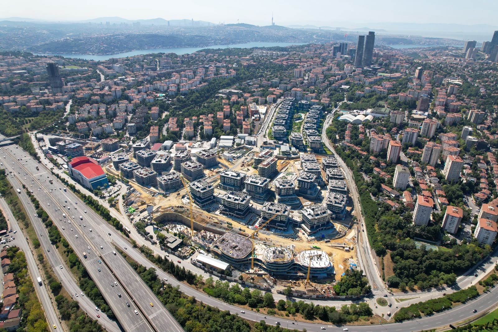 İBB BAŞKAN VEKİLİ NURİ ASLAN, İBB GENEL SEKRETERİ VOLKAN DEMİR VE KİPTAŞ GENEL MÜDÜRÜ GÜRKAN KAYA, KARANFİLKÖY VE MASLAK KORU PROJELERİNİ YERİNDE İNCELEDİ - fotoğraf 3