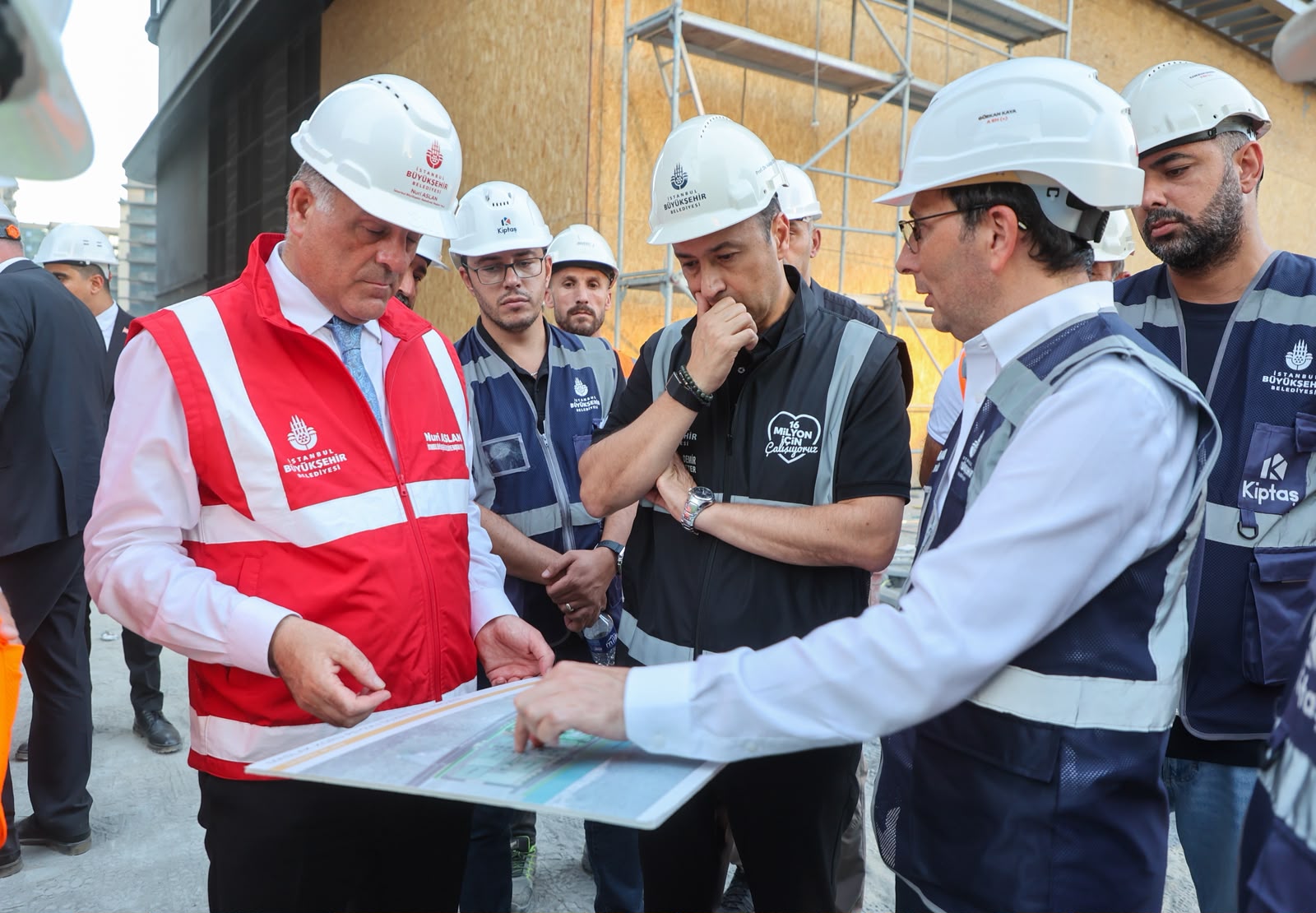İBB BAŞKAN VEKİLİ NURİ ASLAN, İBB GENEL SEKRETERİ VOLKAN DEMİR VE KİPTAŞ GENEL MÜDÜRÜ GÜRKAN KAYA, KARANFİLKÖY VE MASLAK KORU PROJELERİNİ YERİNDE İNCELEDİ - fotoğraf 6