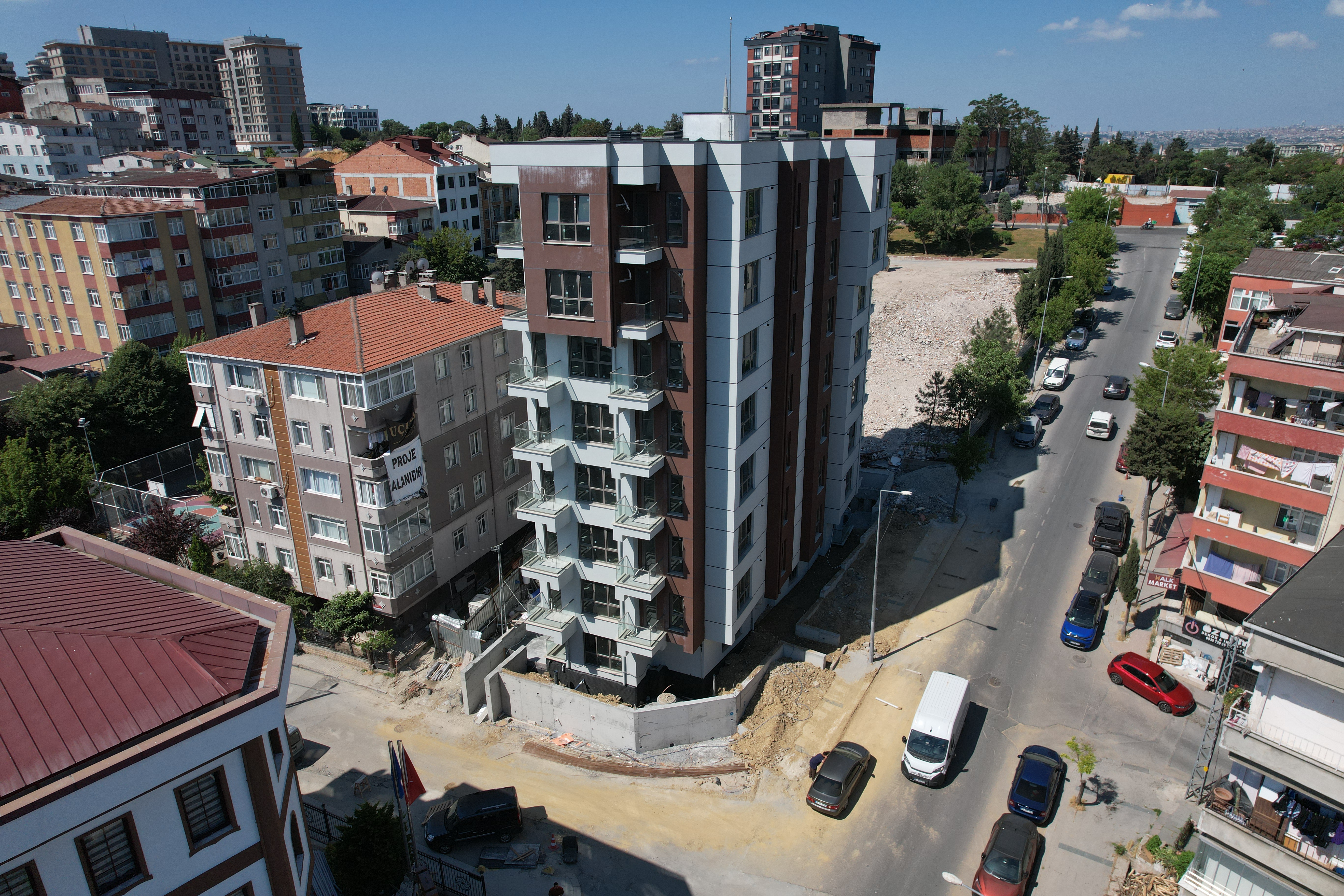 KÜÇÜKÇEKMECE ÖZFEZA SİTESİ E BLOK