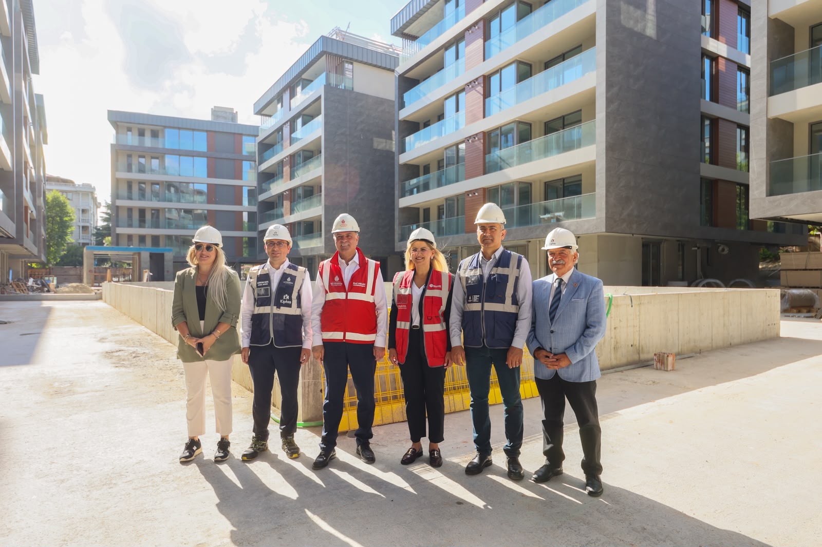 İBB BAŞKAN VEKİLİ NURİ ASLAN, BAKIRKÖY BELEDİYE BAŞKANI AYŞEGÜL OVALIOĞLU VE KİPTAŞ GENEL MÜDÜRÜ GÜRKAN KAYA CADDE BAKIRKÖY ŞANTİYESİNİ ZİYARET ETTİ
