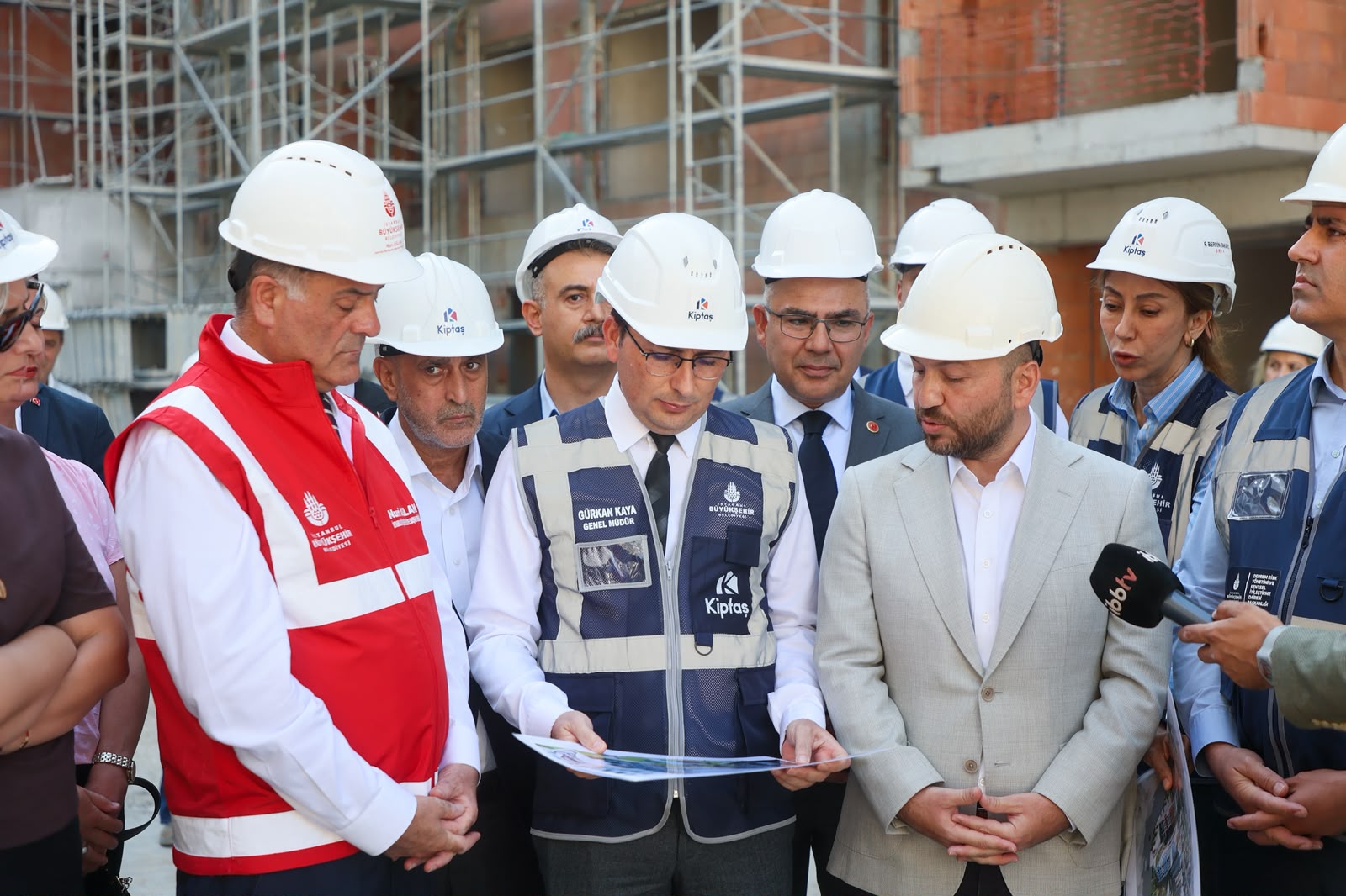 İBB BAŞKAN VEKİLİ NURİ ASLAN VE KİPTAŞ GENEL MÜDÜRÜ GÜRKAN KAYA, EYÜPSULTAN’DAKİ REZERV KONUT PROJESİNİN ŞANTİYESİNİ ZİYARET ETTİ - fotoğraf 3