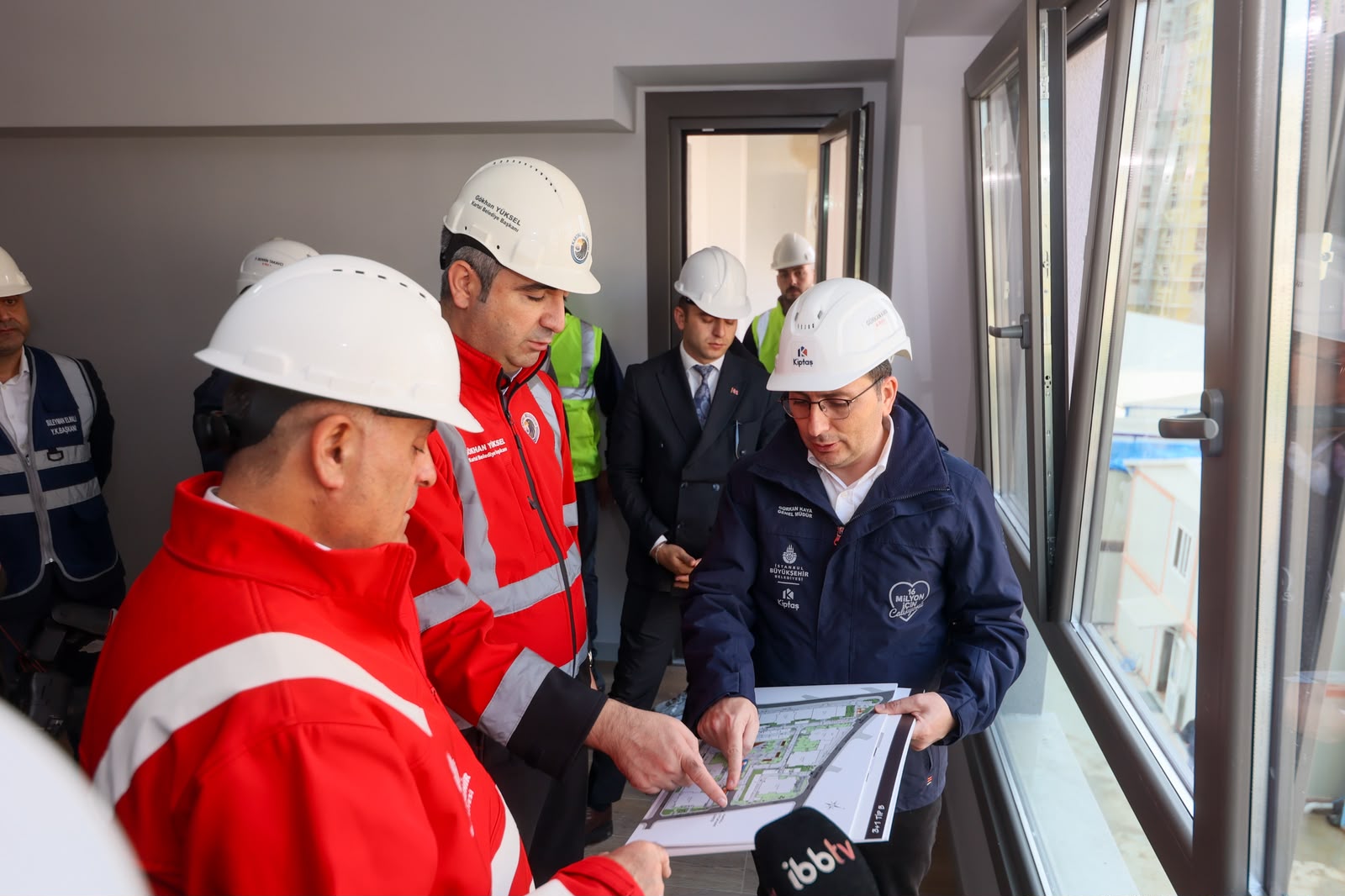 İBB BAŞKAN VEKİLİ NURİ ASLAN, KARTAL BELEDİYE BAŞKANI GÖKHAN YÜKSEL VE KİPTAŞ GENEL MÜDÜRÜ GÜRKAN KAYA, KARTAL METEM BİRLİK SİTESİ ŞANTİYESİNİ ZİYARET ETTİ - fotoğraf 6