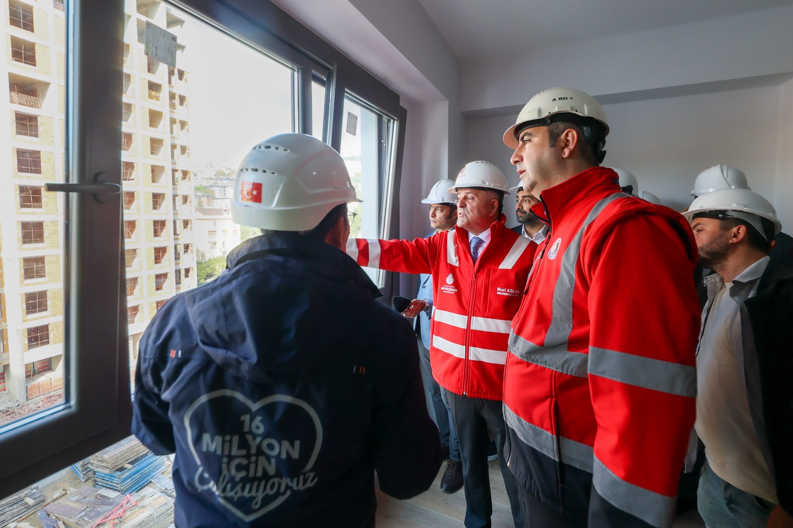 İBB BAŞKAN VEKİLİ NURİ ASLAN, KARTAL BELEDİYE BAŞKANI GÖKHAN YÜKSEL VE KİPTAŞ GENEL MÜDÜRÜ GÜRKAN KAYA, KARTAL METEM BİRLİK SİTESİ ŞANTİYESİNİ ZİYARET ETTİ - fotoğraf 7