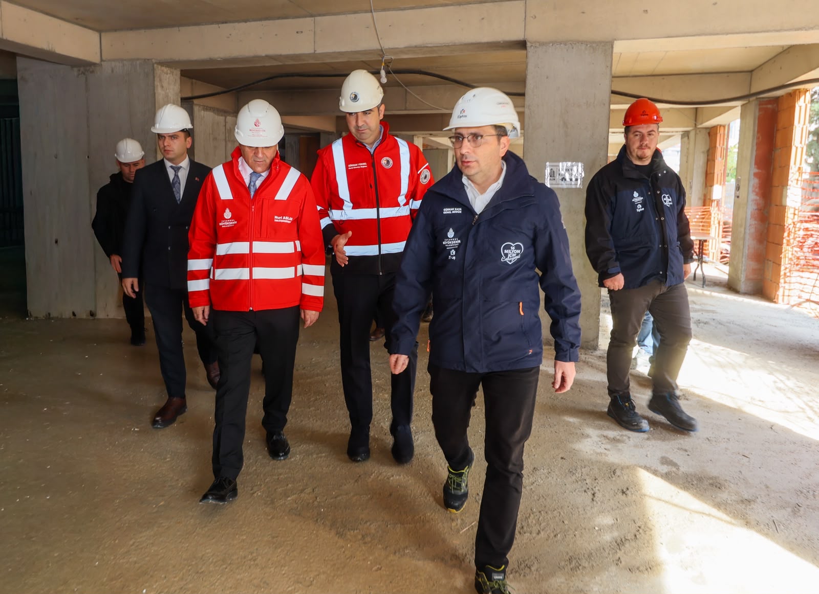 İBB BAŞKAN VEKİLİ NURİ ASLAN, KARTAL BELEDİYE BAŞKANI GÖKHAN YÜKSEL VE KİPTAŞ GENEL MÜDÜRÜ GÜRKAN KAYA, KARTAL METEM BİRLİK SİTESİ ŞANTİYESİNİ ZİYARET ETTİ - fotoğraf 1