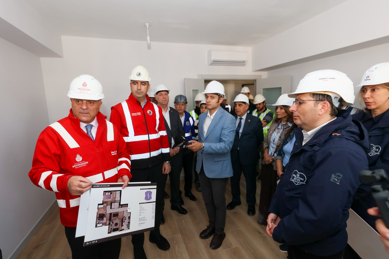 İBB BAŞKAN VEKİLİ NURİ ASLAN, KARTAL BELEDİYE BAŞKANI GÖKHAN YÜKSEL VE KİPTAŞ GENEL MÜDÜRÜ GÜRKAN KAYA, KARTAL METEM BİRLİK SİTESİ ŞANTİYESİNİ ZİYARET ETTİ - fotoğraf 4